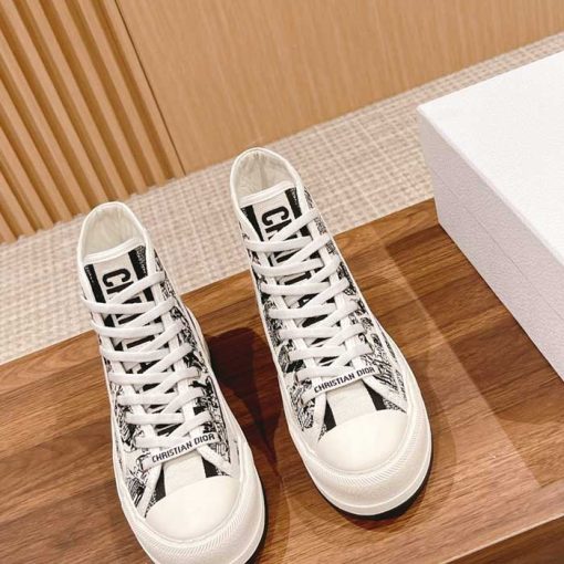 Wmns Walk'N' High Top Platform Sneaker UW