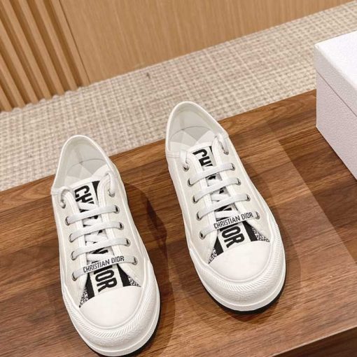 Wmns Walk'N' Low Top Platform Sneaker YR