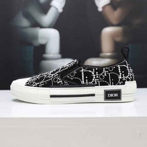 B23 Slip On Low Top Sneaker Metal Logo