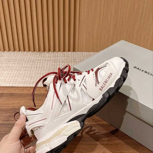 Track Sneaker QR