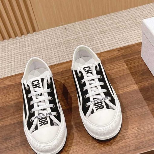 Wmns Walk'N' Low Top Platform Sneaker UQ