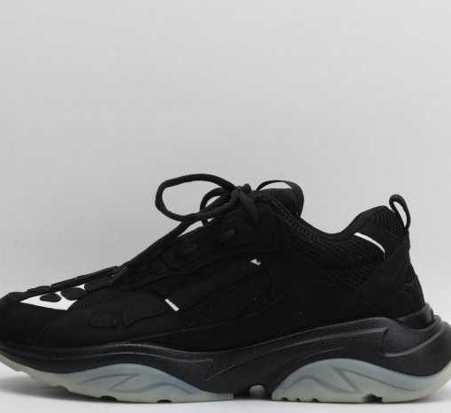 AR1M1 Low-Top Sneaker