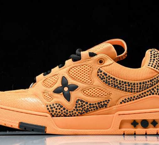 LV SKATE SNEAKER 24111605