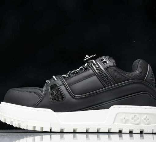 LV ARCH LIGHT SNEAKER 24111511