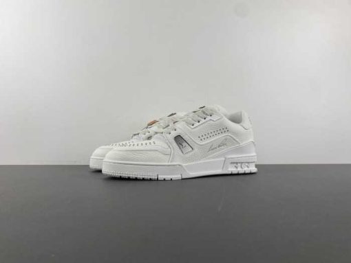 LV TRAINER SNEAKER 24121002