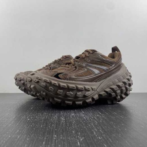 BLCG DEFENDER SNEAKER 685613 W2RB5 2408