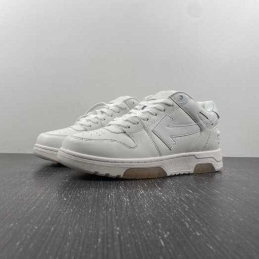 OFF-WHITE SNEAKER