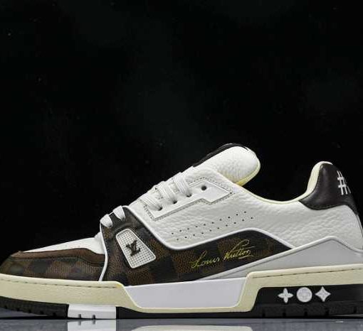 LV TRAINER SNEAKER 24051006