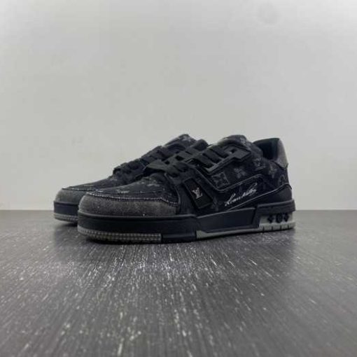LV TRAINER SNEAKER
