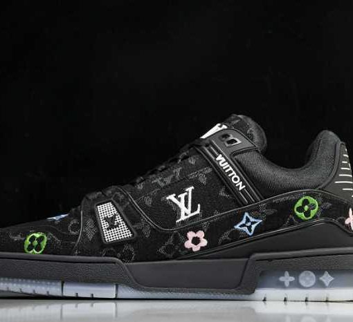LV TRAINER SNEAKER 24111502